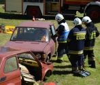 Pokaz akcji strażaków - ratownictwo drogowe