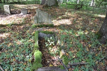 Nagrobek w centralnej części cmentarza